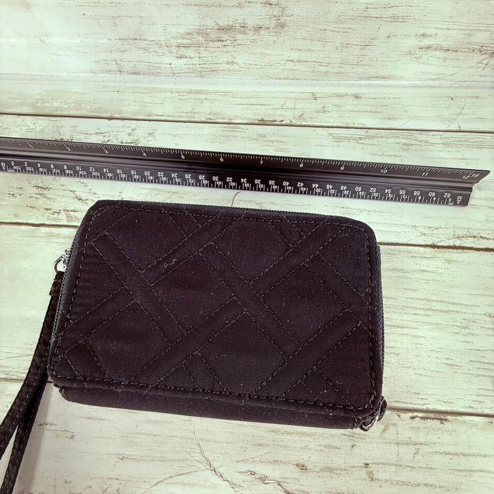 Vera Bradley Black Quilted Microfiber Smartphone Wristlet Wallet‎ Organizer - Picture 2 of 5